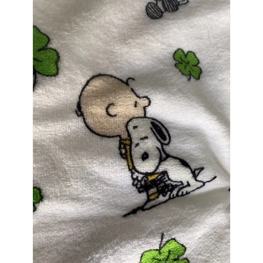 Peanuts Snoopy Charlie‎ Brown St Patricks Day Shamrock Plush Throw Blanket Soft